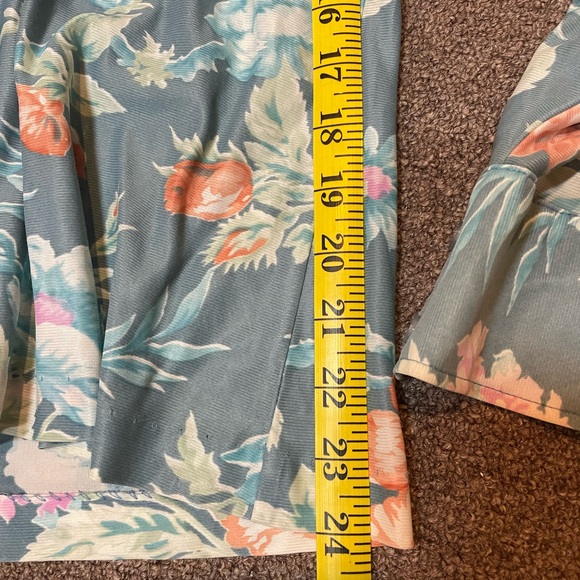 Vintage Lady Arrow Polyester Button Up Floral Blouse. - Picture 5 of 5
